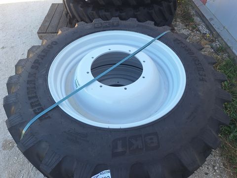 BKT 480/80R46+380/85R34 Pflegeräder