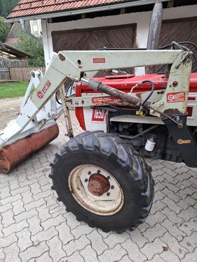 Hauer Frontlader mit hydraulischer Kippfunktion 