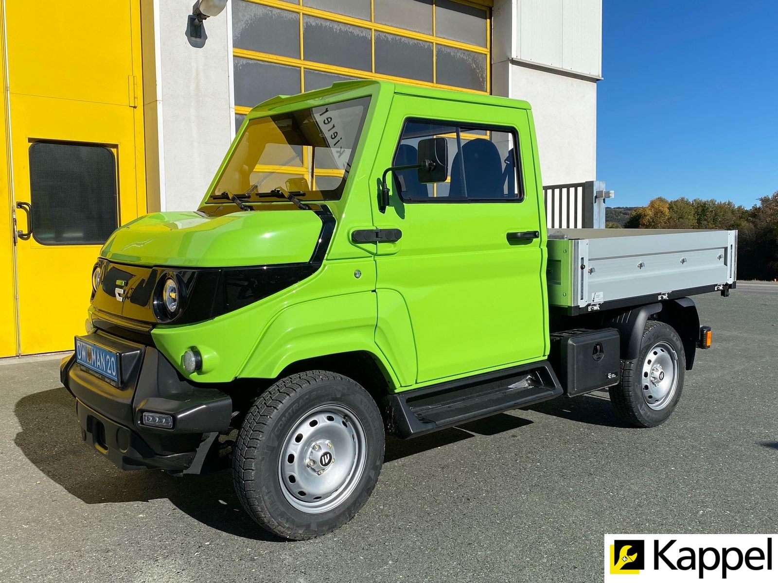 EVUM Motors aCar Elektro-Nutzfahrzeug mit Pritschenaufbau 1