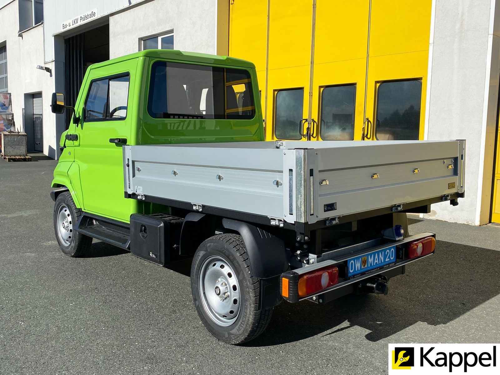 EVUM Motors aCar Elektro-Nutzfahrzeug mit Pritschenaufbau 3