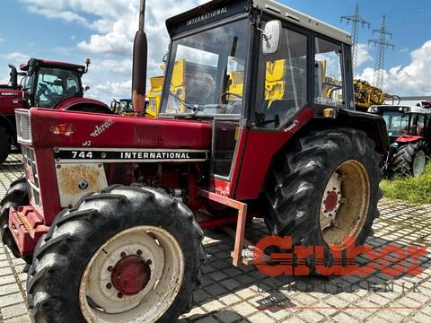 Case-IH 744 Synchro