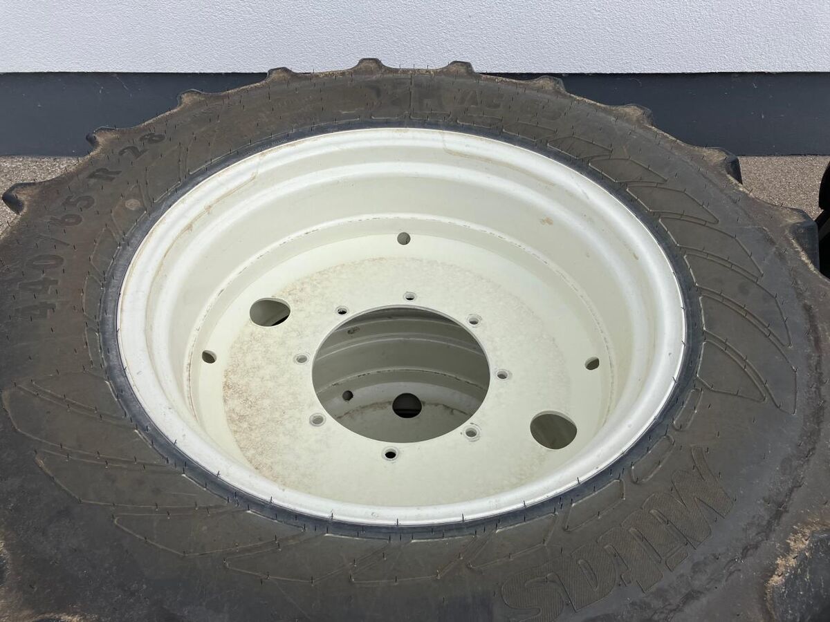 Kompletträder 440/65R28 u. 540/65R38 3