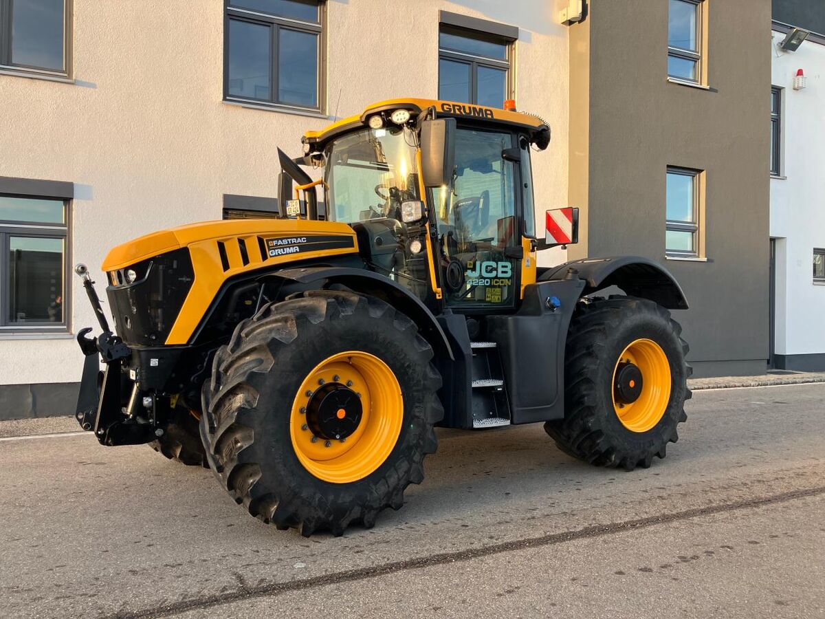 JCB Fastrac 4220iCON 1