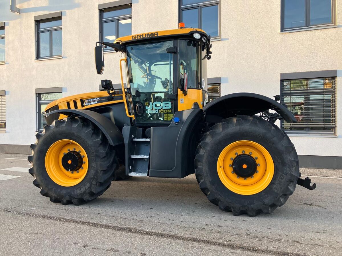 JCB Fastrac 4220iCON 3