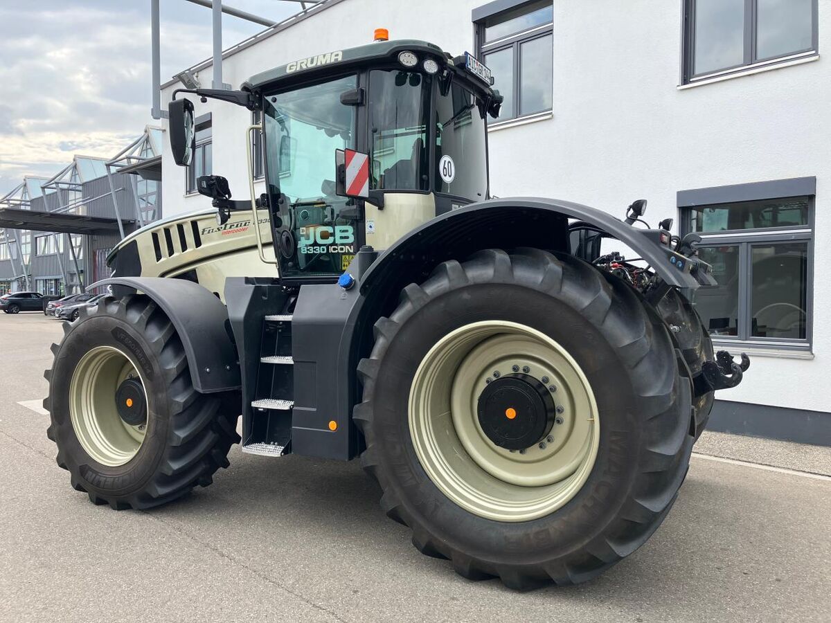 JCB Fastrac 8330 iCON 3