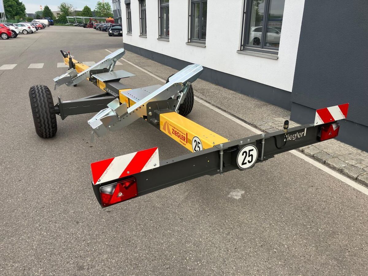 Ziegler Schneidwerkswagen New Holland 3