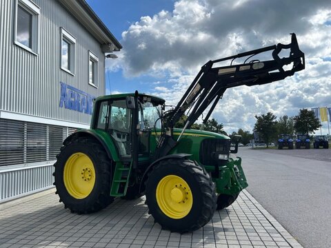 John Deere 6820