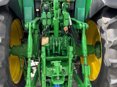 John Deere 6820