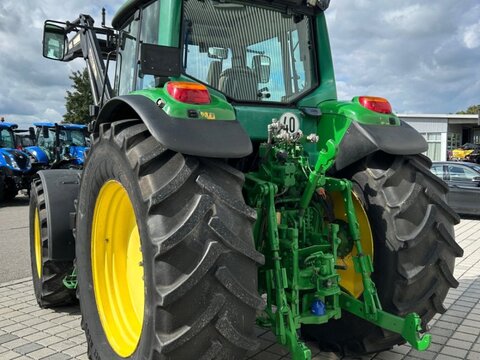 John Deere 6820