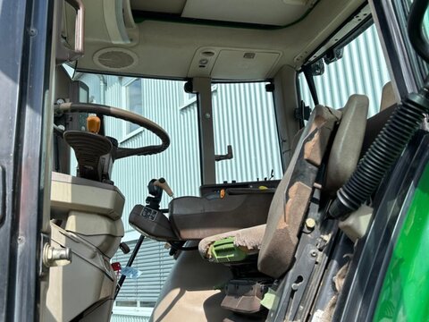 John Deere 6820