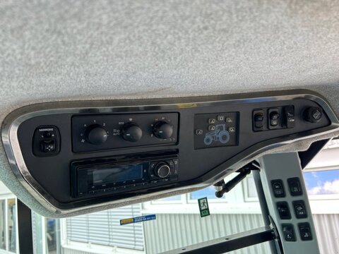 New Holland T 5.140 Dynamic Command mit Lenksystem