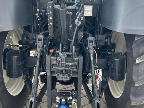 New Holland T 5.140 Dynamic Command mit Lenksystem