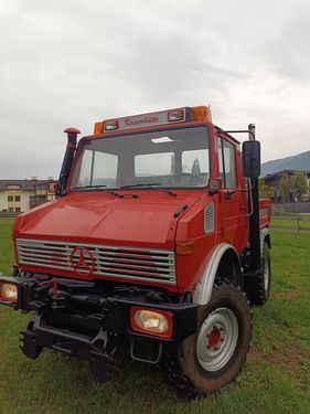 <strong>Mercedes Unimog </strong><br />
