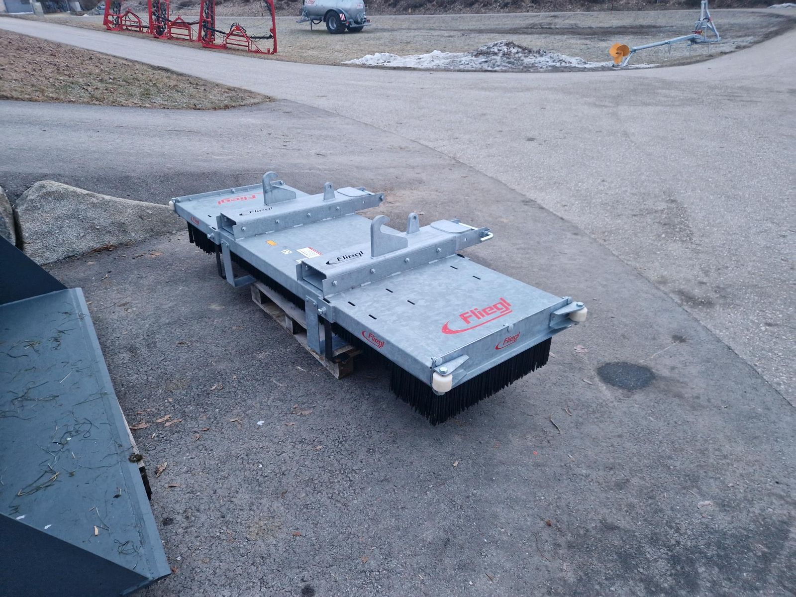 Fliegl Kehrbesen LÖWE 2500 2