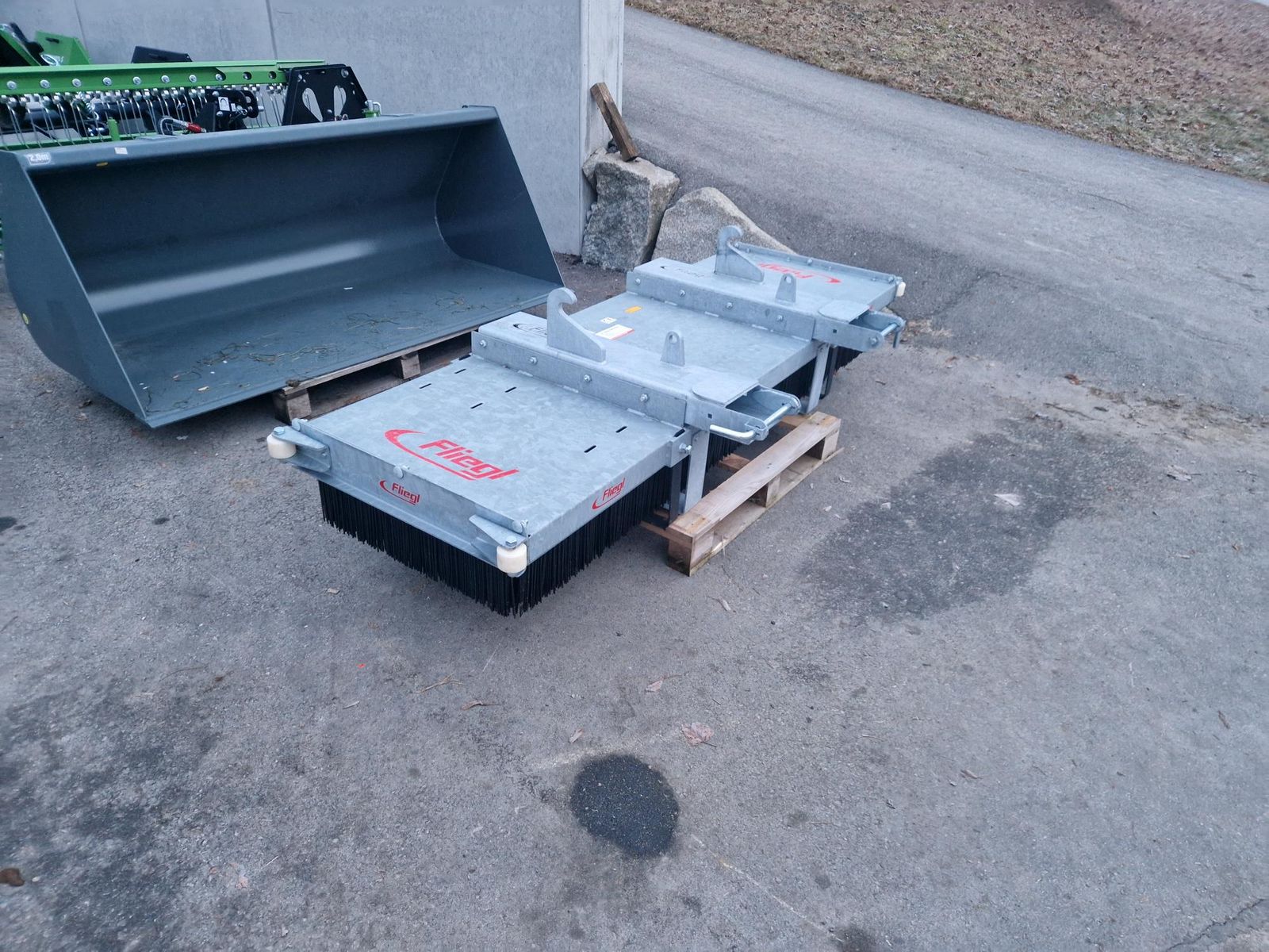 Fliegl Kehrbesen LÖWE 2500 3