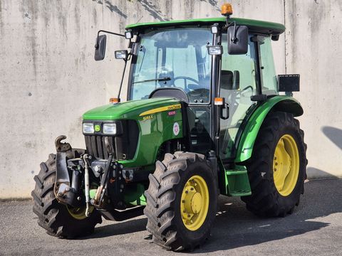 John Deere 5055E