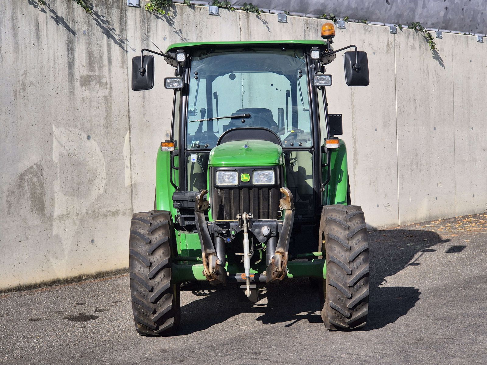 John Deere 5055E 3