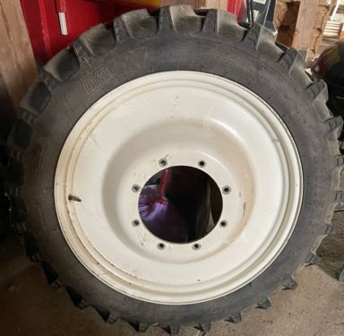 BKT Pflegebereifung 230/95R32; 230/95R48