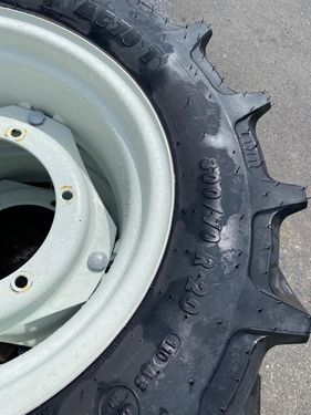 Mitas 300/70R20 und 340/85R28