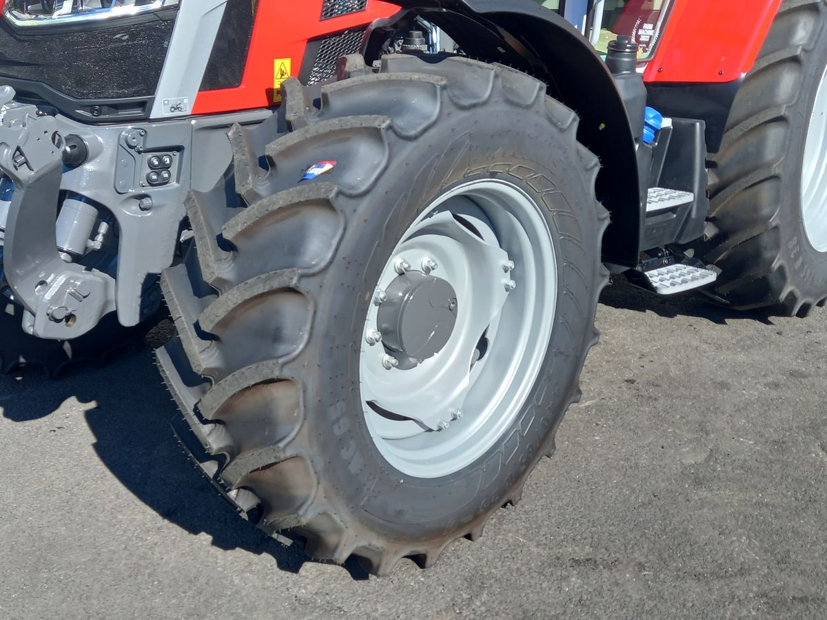 Massey Ferguson MF 5S.115 Dyna-6 Exclusive