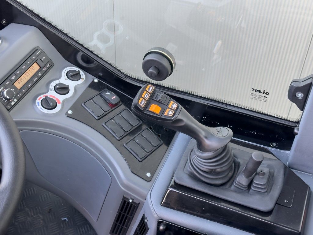 Giant G3500