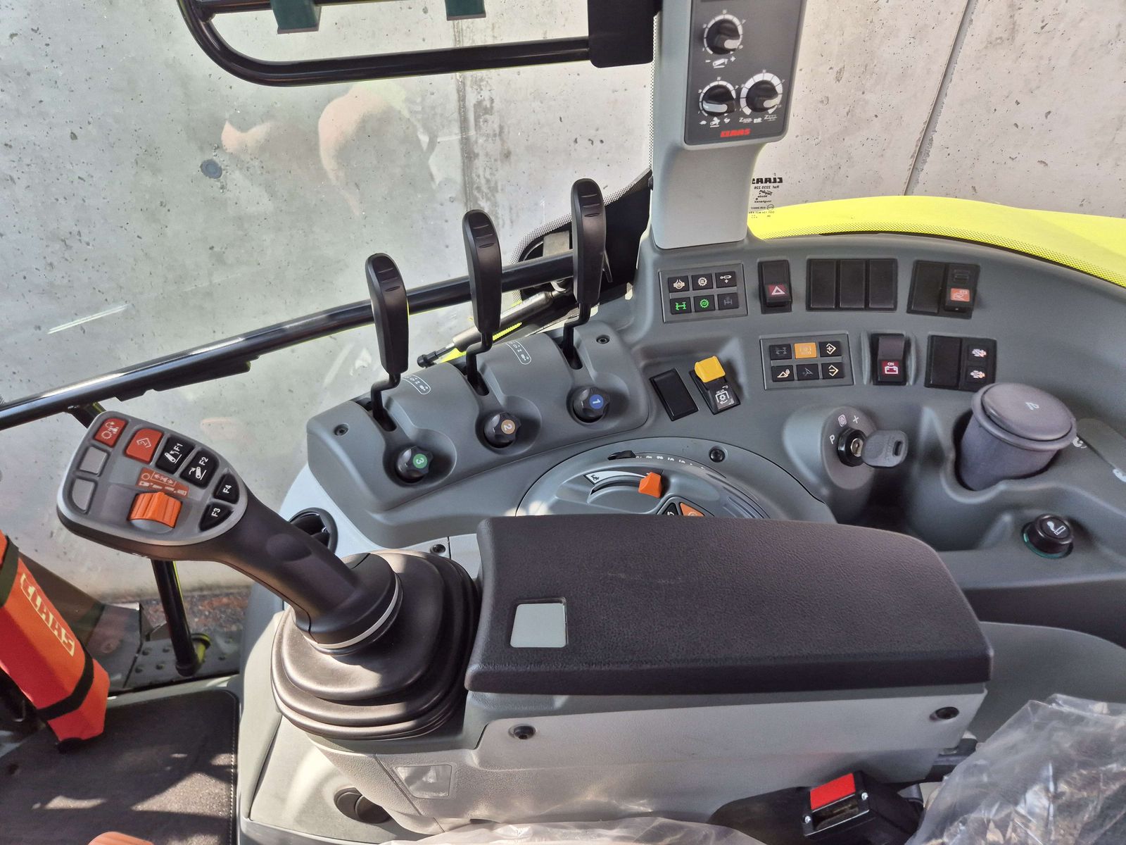 Claas Arion 410 Stage V (Standard)