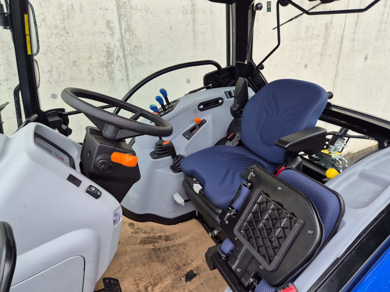 New Holland T4.75S Stage V