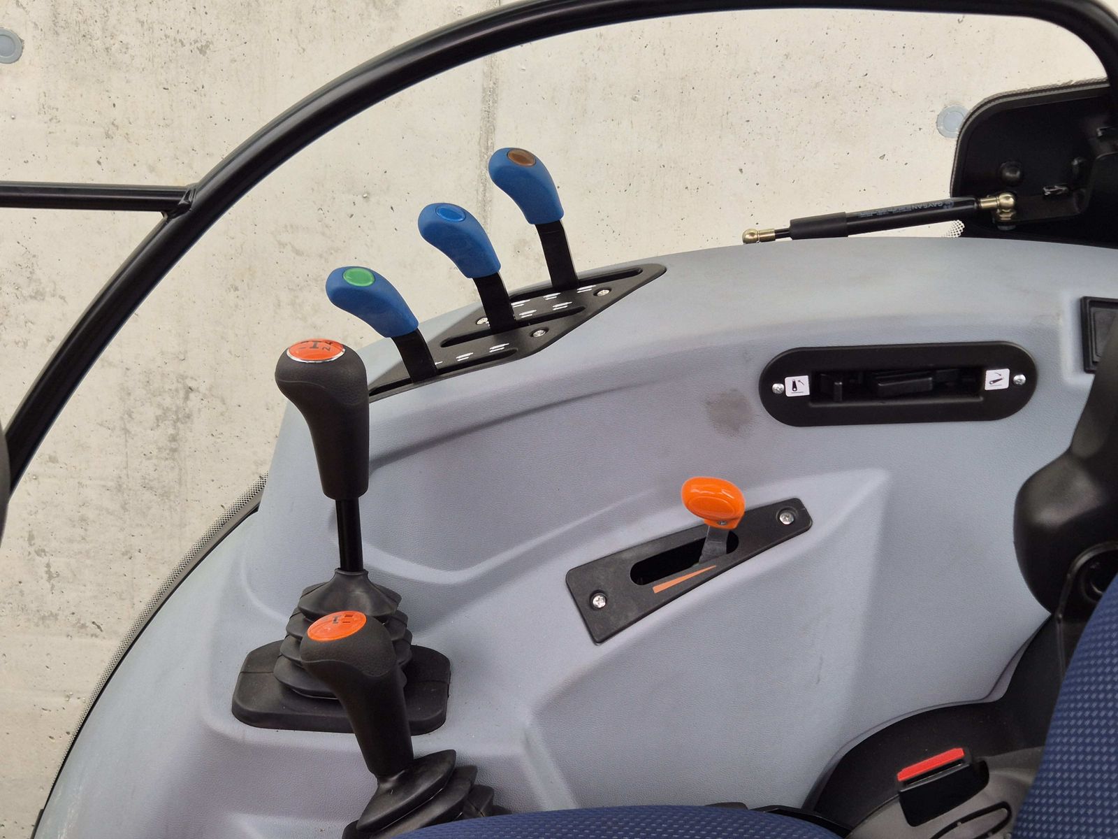 New Holland T4.75S Stage V