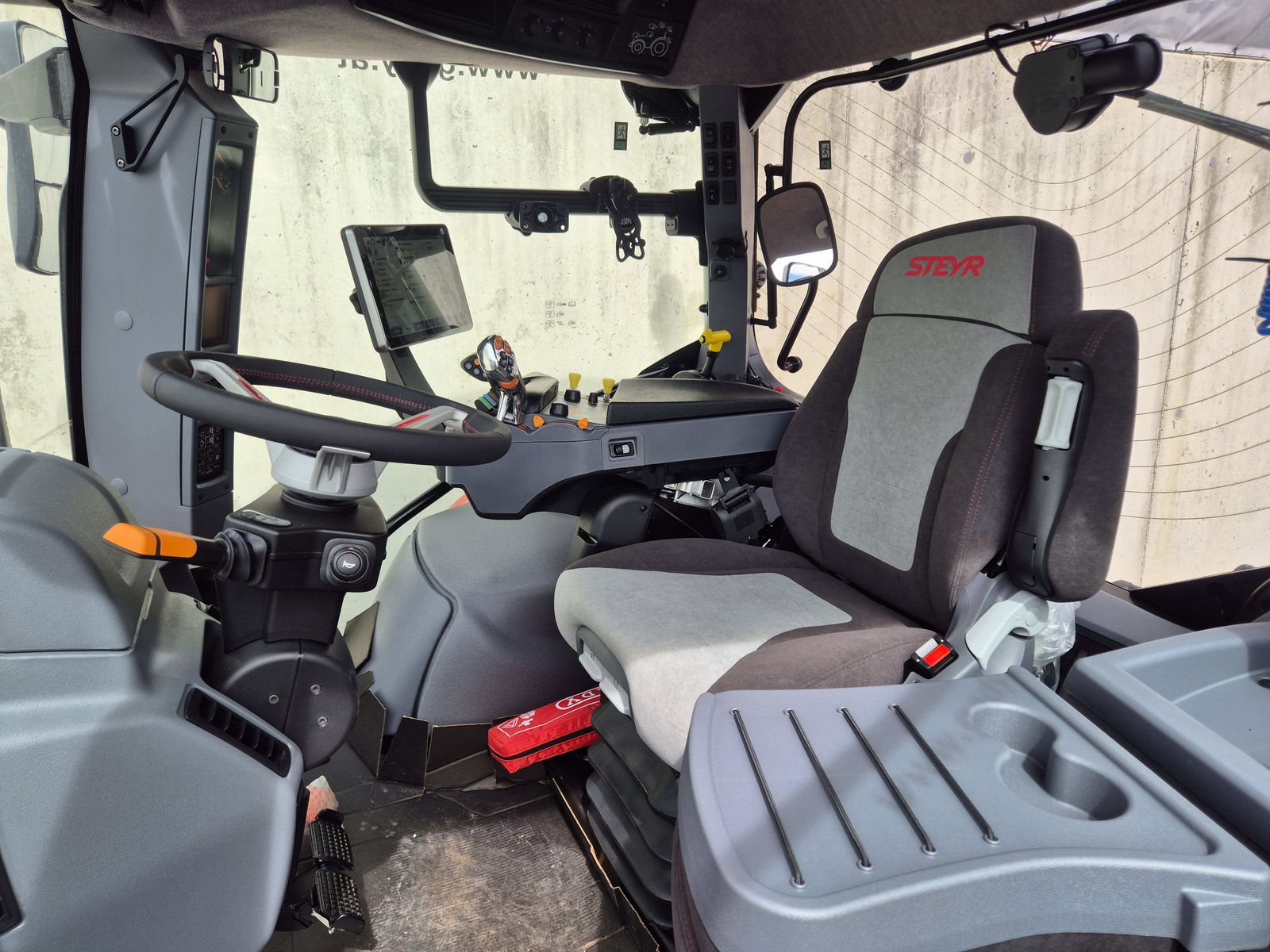 Steyr 6150 Profi CVT (Stage V) 