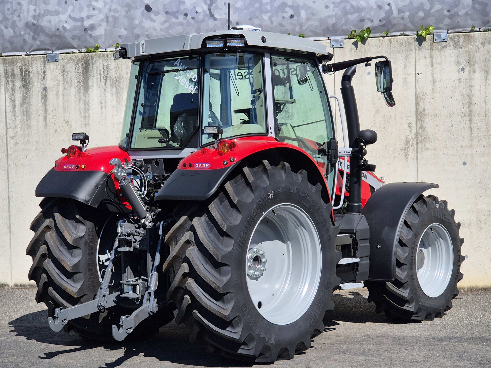 Massey Ferguson MF 5S.145 Dyna-6 Exclusive