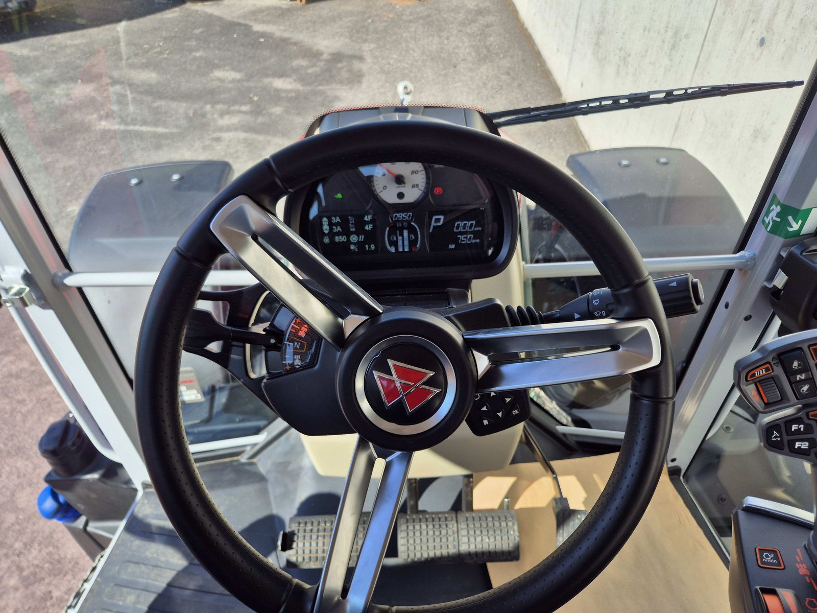 Massey Ferguson MF 5S.145 Dyna-6 Exclusive