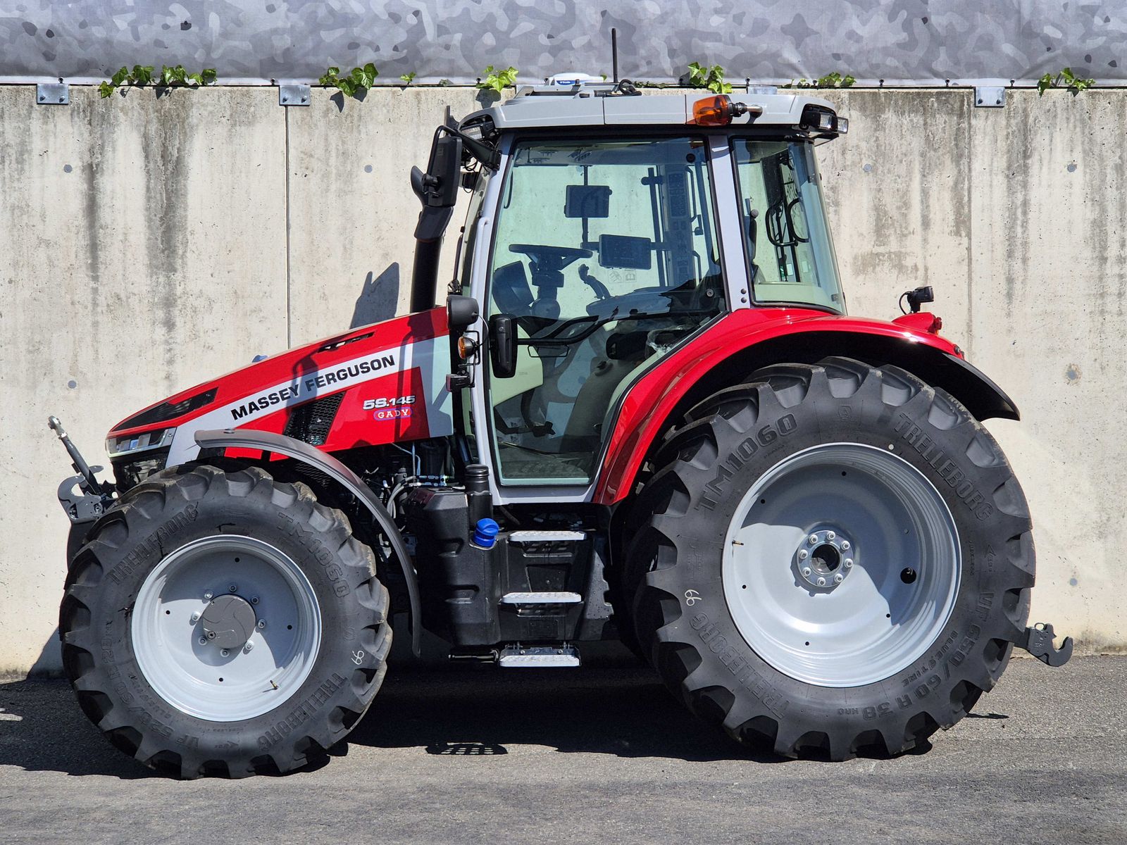 Massey Ferguson MF 5S.145 Dyna-6 Exclusive