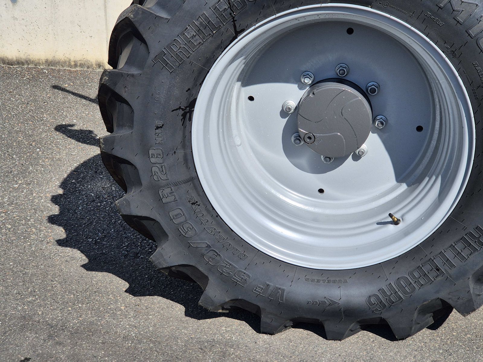 Massey Ferguson MF 5S.145 Dyna-6 Exclusive