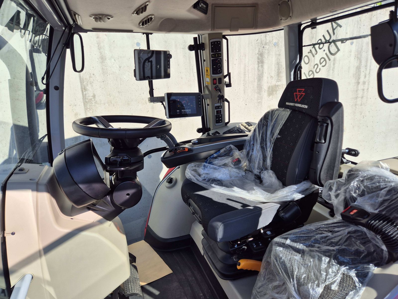 Massey Ferguson MF 5S.145 Dyna-6 Exclusive