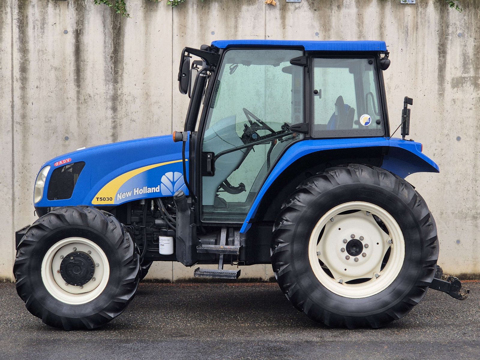 New Holland T5030