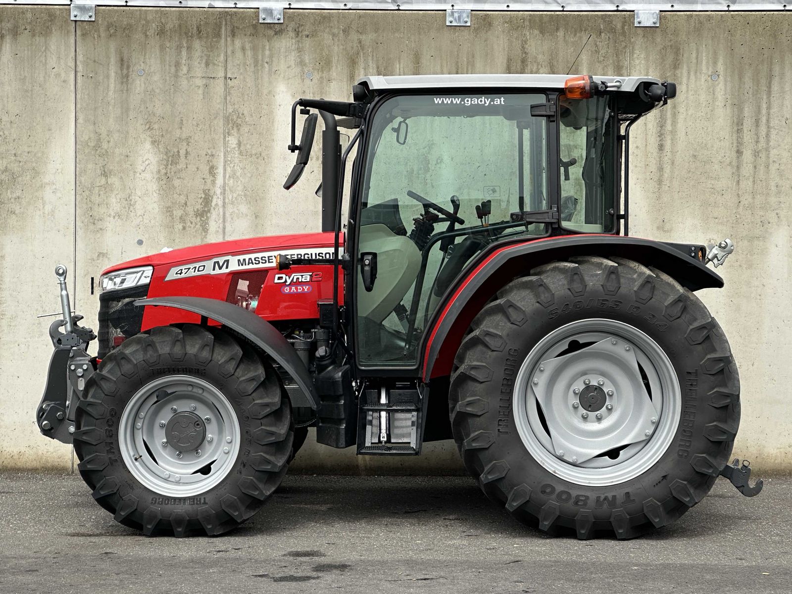 Massey Ferguson MF 4710 M Dyna-2 Kabine