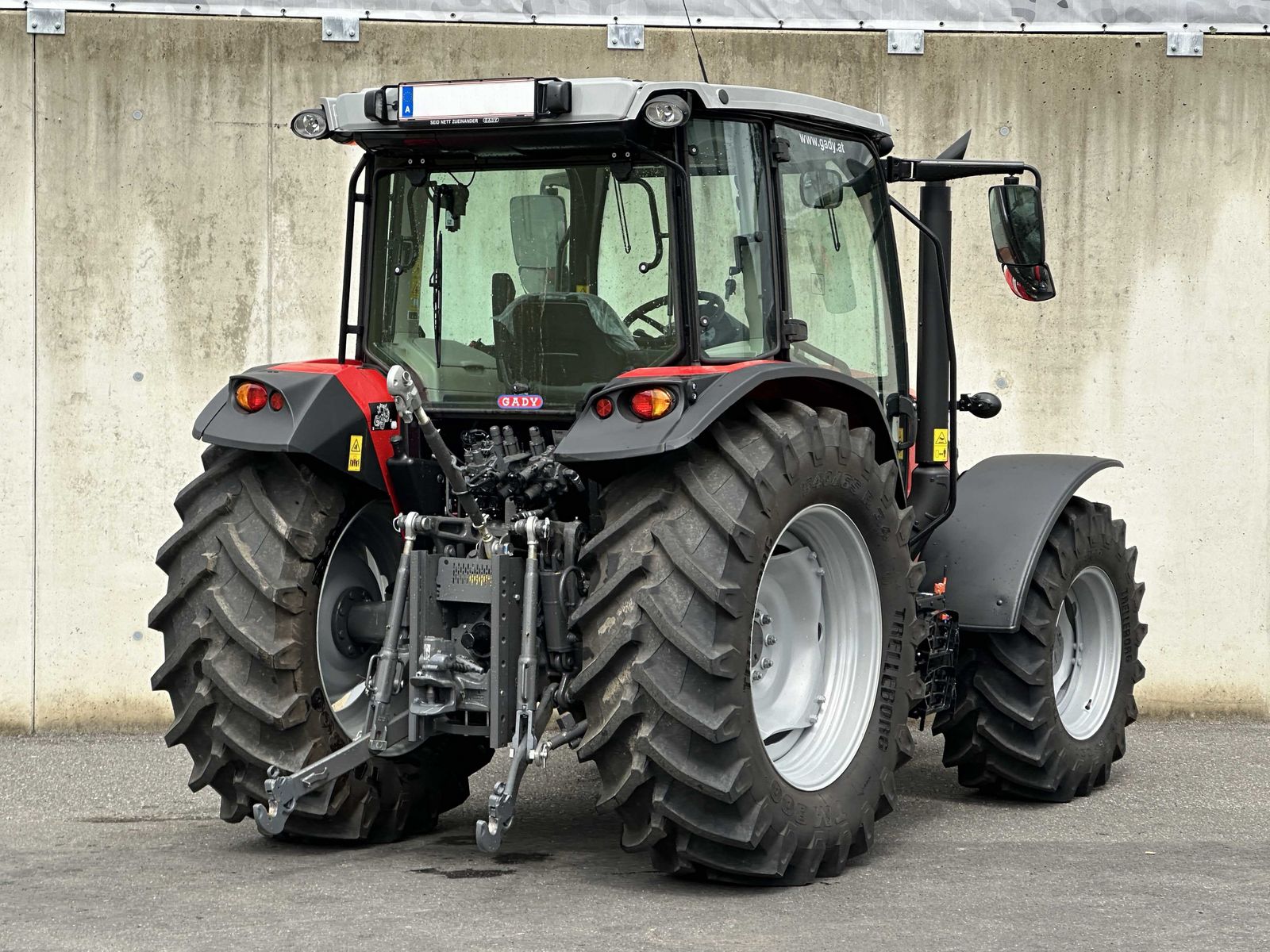 Massey Ferguson MF 4710 M Dyna-2 Kabine