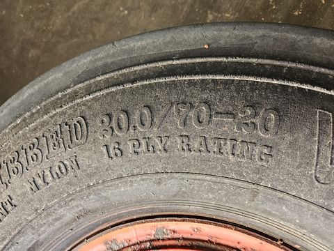 Vredestein  20.0/70-20 auf 6-Loch Felge