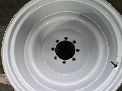 Sonstige W10x32 zu MF vorne mit Spur 210cm