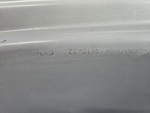 Sonstige W10x32 zu MF vorne mit Spur 210cm