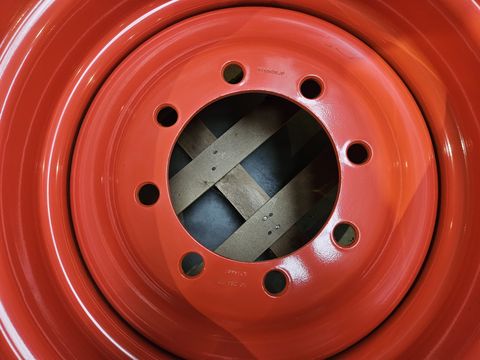 Sonstige Felge DW15Lx24 8-Loch zu Claas Mähdrescher