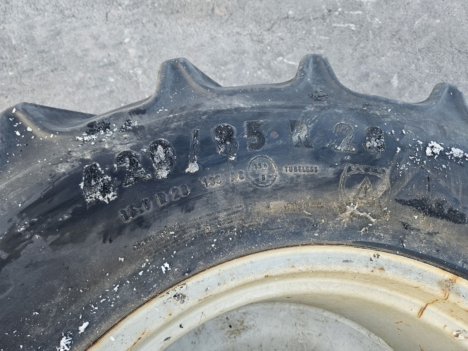 Continental 420/85 R28 + 460/85 R42 Kompletträder 2