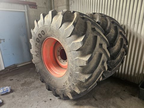 Trelleborg 900/60 R32 TM 2000 auf Felgen 10-Loch