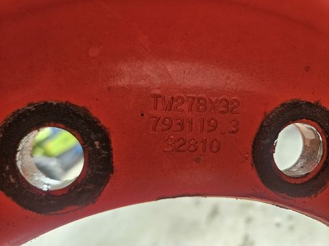 Trelleborg 900/60 R32 TM 2000 auf Felgen 10-Loch