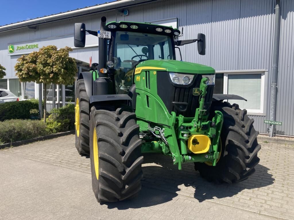 John Deere 6R215 2