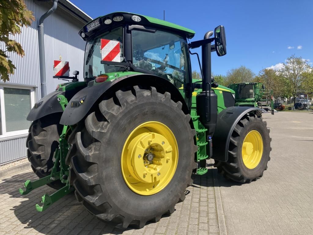John Deere 6R215 3