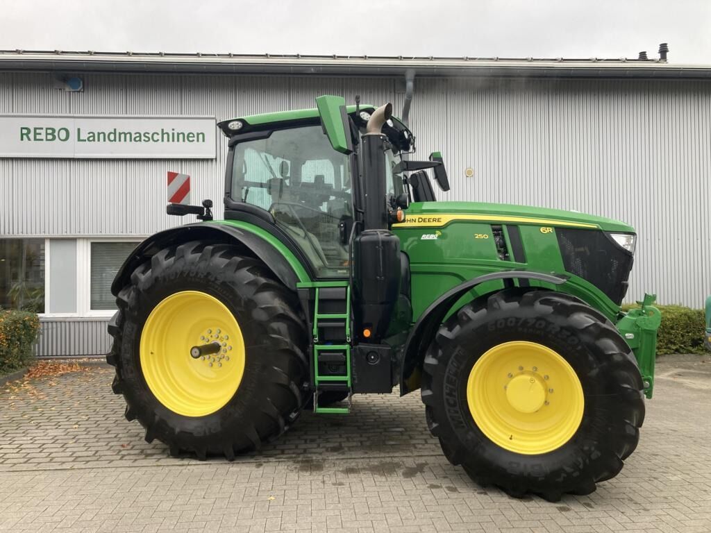 John Deere 6R250 2