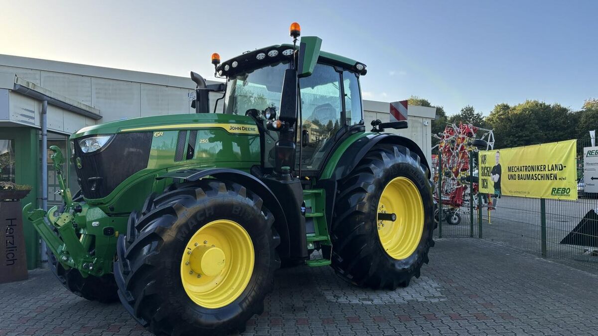 John Deere 6R250 2