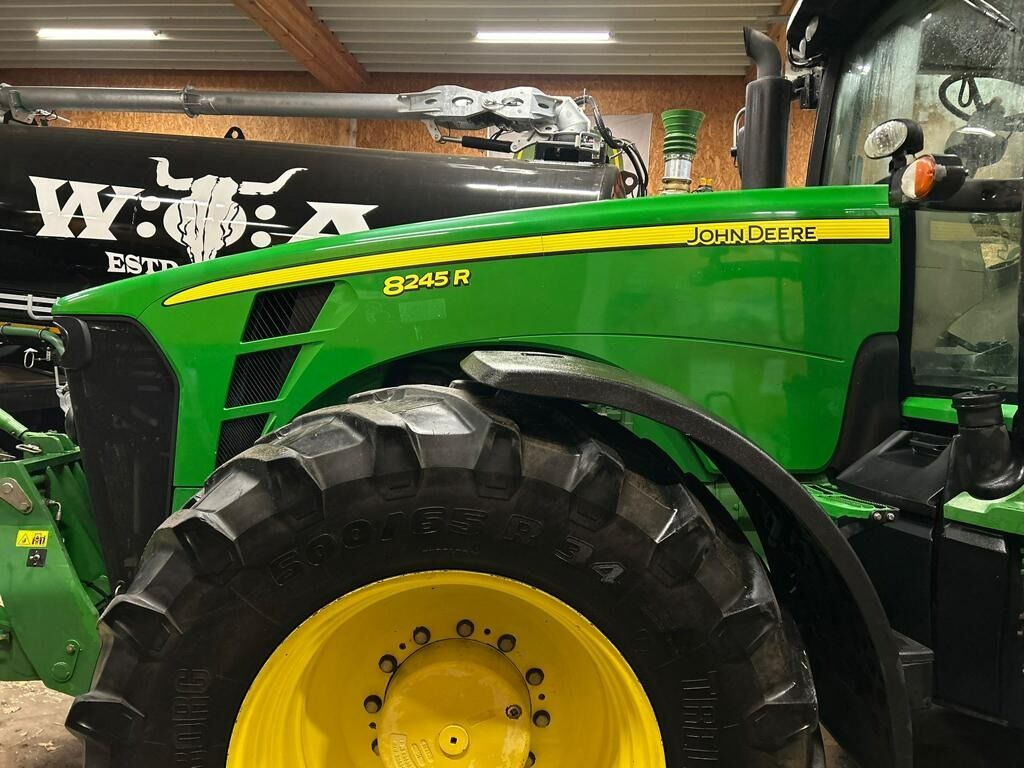 John Deere 8245R 3