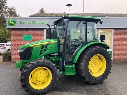 John Deere 5075E